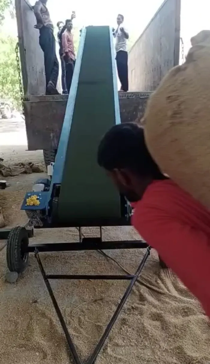 SPS-99: Truck Loading Conveyor - View 2